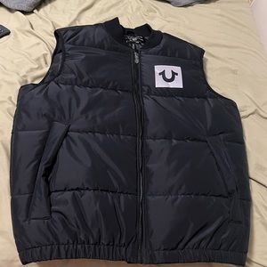 TRUE RELIGION PUFFER VEST (M)